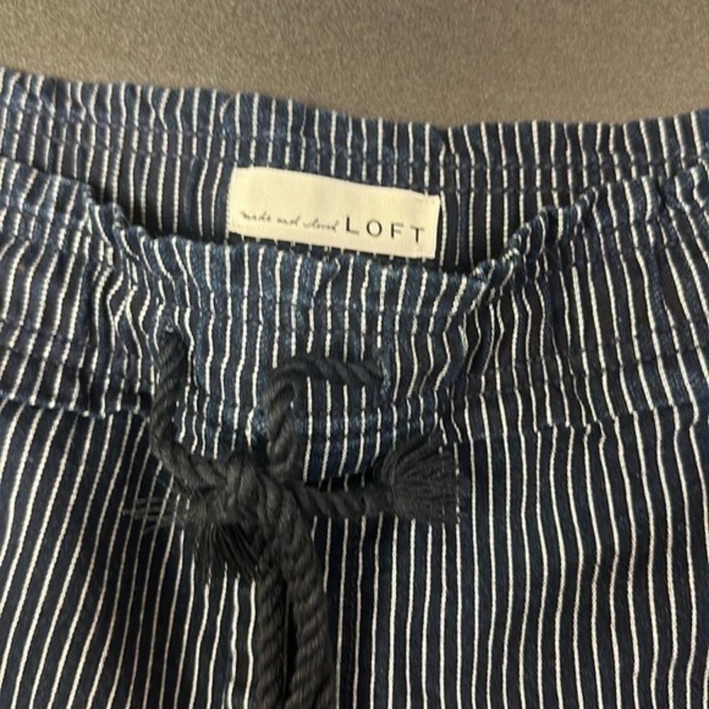 Loft Navy blue and white pinstriped drawstring women’s size small shorts